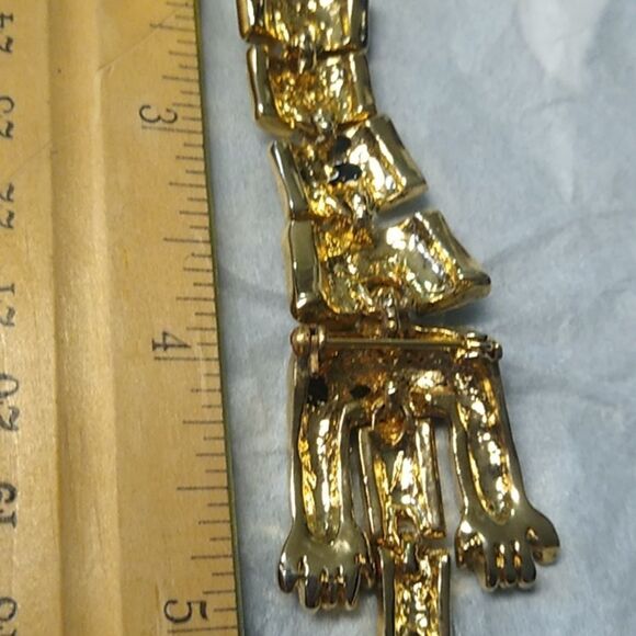 Over the Shoulder Articulated 1980 Gold/Black Panther Brooch with Green Eyes - Picture 9 of 11